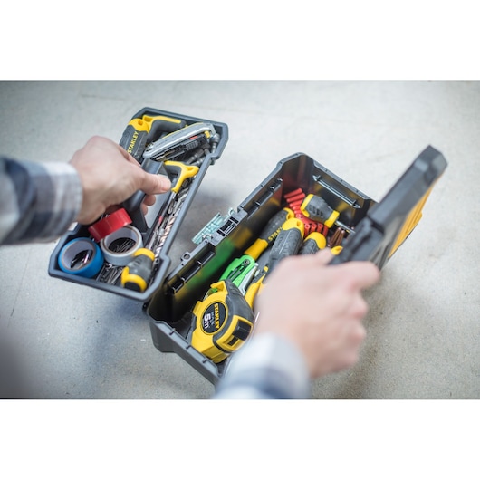 STANLEY® ESSENTIAL™-työkalupakki metallisalvoilla 12,5"