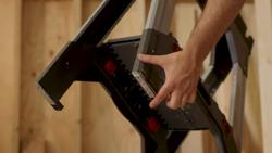 Video STANLEY® FATMAX® Alumiininen sahapukkipari säädettävillä jaloilla, 1135kg max kuorma Video STANLEY® FATMAX® Alumiininen sahapukkipari säädettävillä jaloilla, 1135kg max kuorma